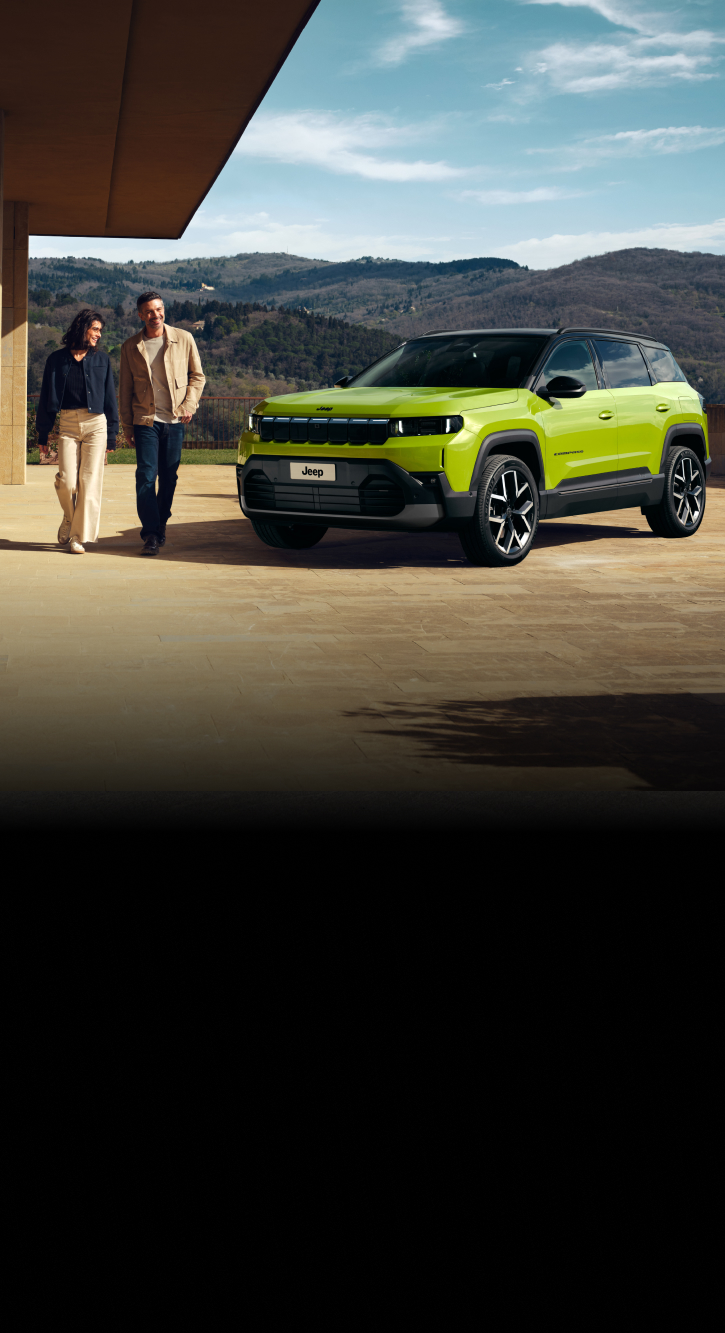 Jeep Compass-grøn og to glade mennesker